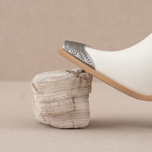 Rhinestone Fringe Western Boots with Etched Metal Toe - Oasis Society - Picture 5 of 8